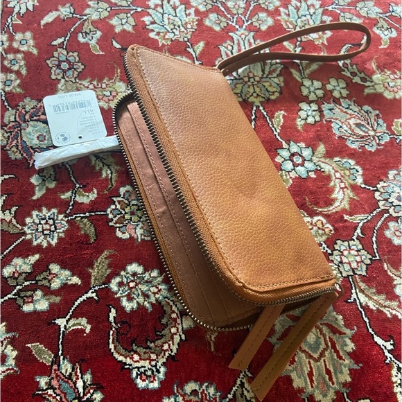 NWT Free people - Distressed Vegan Wallet - Picture 7 of 7